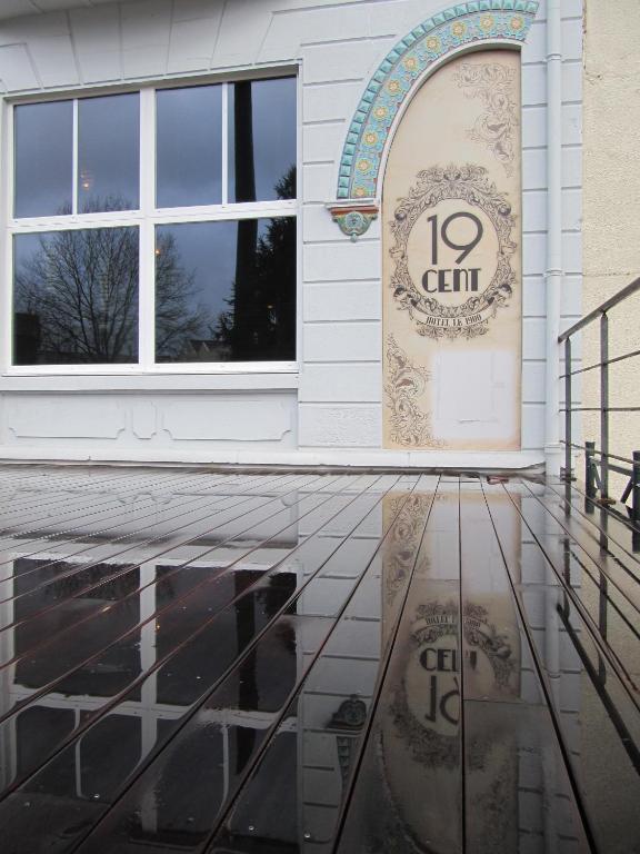 Hotel 19'Cent Le Creusot Bagian luar foto
